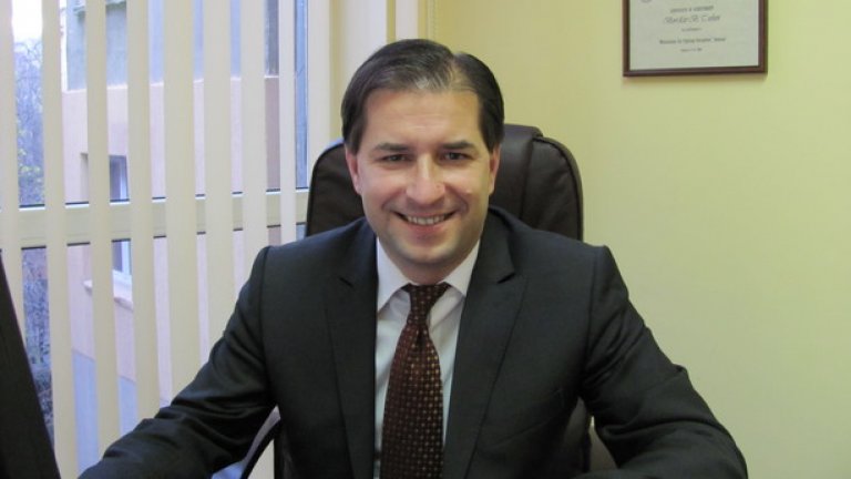 Борислав Цеков е бивш главен секретар на омбудсмана Гиньо Ганев между 2005-2010 г. и кандидат за народен представител от листата на "БСП-Лява България" на парламентарните избори през октомври 2014 г.
