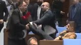 Двамата бяха усмирени от други депутати