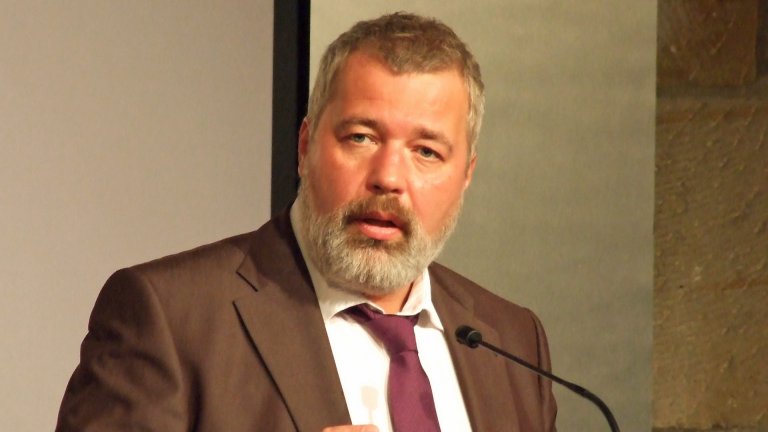 Главният редактор Дмитрий Муратов определи решението като политическо.