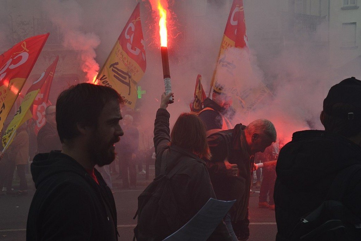 Протести във Франция срещу реформата в трудовото законодателство, лансирана от президента Макрон. 