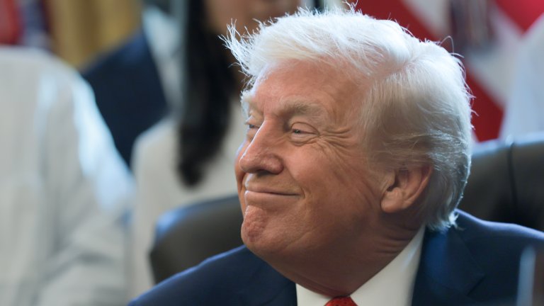 "САЩ нахлуват, за да спрат веднъж завинаги изразходването на венецуелски нефт за глупости", пише Драго Симеонов в седмичния си обзор