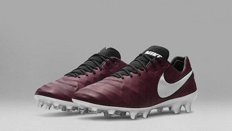 Nike да създаде лимитираната серия футболни обувки "Tiempo Pirlo", които са с винен цвят.