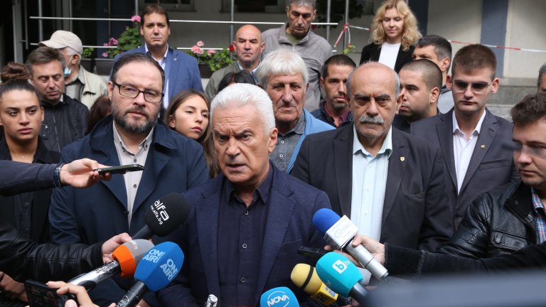 Причина за това е великденската му акция, в която той призова хората да нарушат мерките срещу пандемията и да отидат на църква