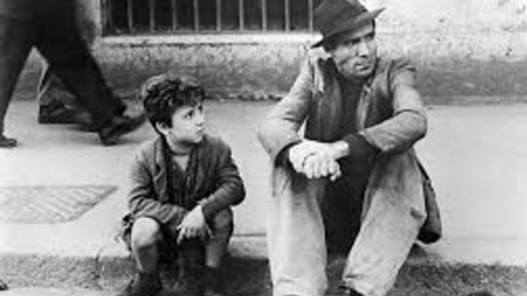 2. Bicycle Thieves / "Крадци на велосипеди" (Виторио Де Сика, 1948 г.) - италианскиВ основата си сюжетът представя един беден семеен мъж, който броди из улиците на Рим със сина си и се опитва да намери откраднатия му велосипед. Това, с което лентата е ценна, е своеобразната картина на човешките ценности, която представя. 