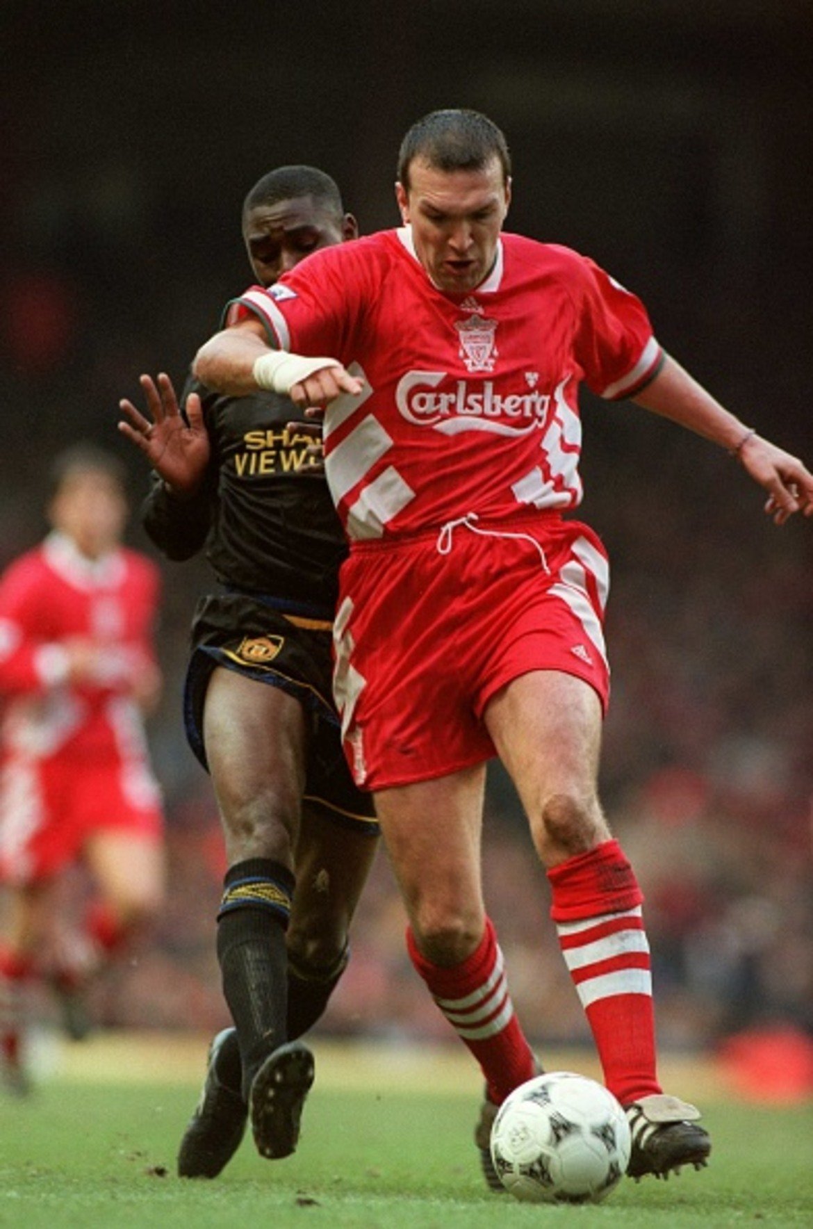 Една от най-бруталните се разиграва през 1996 година в мач на резервите между Ливърпул и Юнайтед. Брутално влизане на Бръснача чупи двата крака на една от звездите на „червените дяволи“ – Анди Коул.

