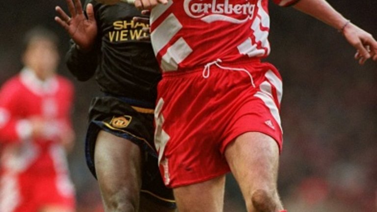 Една от най-бруталните се разиграва през 1996 година в мач на резервите между Ливърпул и Юнайтед. Брутално влизане на Бръснача чупи двата крака на една от звездите на „червените дяволи“ – Анди Коул.

