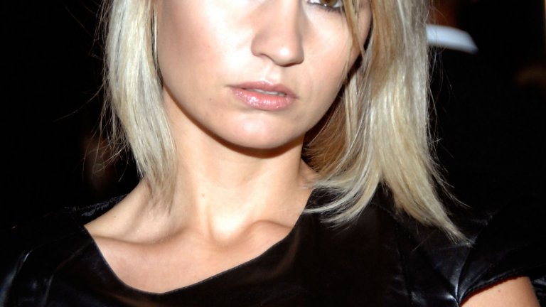 Камилия Ромщранд 
След раздялата си с Челси Дейви, принц Хари е свързван за кратко с норвежката певица Камила Роместрон, фронлейди на групата Eddie The Gun. Според CBS през 2010 г. тя споделила на приятели, че е прекарала нощта с принца и той е сервирал закуска в леглото. Самият Хари (както винаги) така и не потвърждава историята.