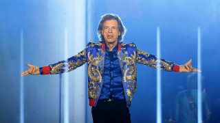 Как The Rolling Stones се готвят за турнета при условие, че Джагър (на снимката) и Кийт Ричардс тази година стават на 79, а Рони Ууд - на 75