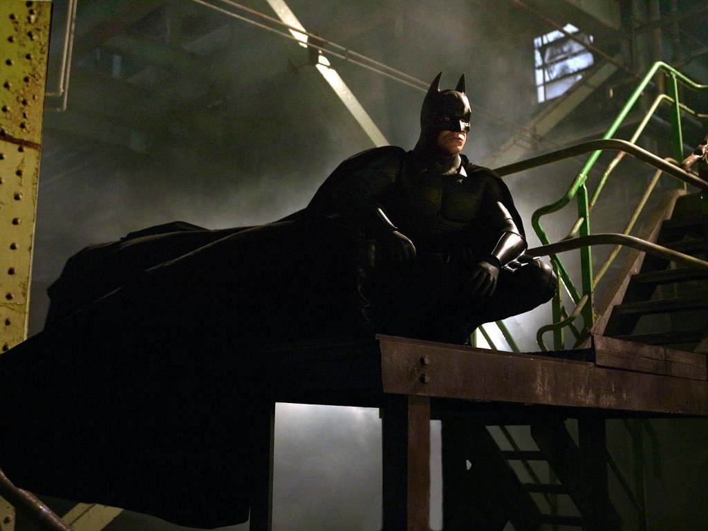 Batman Begins, 2005 
Този филм е доказателството, че филмите за супергерои могат да са пълни не само с екшън, но да са драматични и елегантни. И всичко това благодарение на гениалната режисура на Нолан. Плътно до него, в актьорския състав, са Крисчън