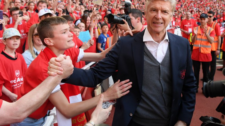 Венгер беше развълнуван по време на изпращането, но показа и чувството си за хумор