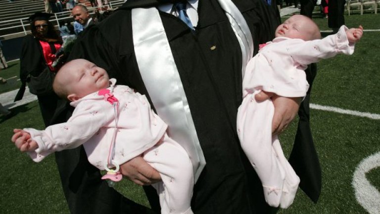 А след две години животът ме плесна по челото, като ми „каза": „Хей, нали много искаше второ дете, ето ти направо две накуп!"