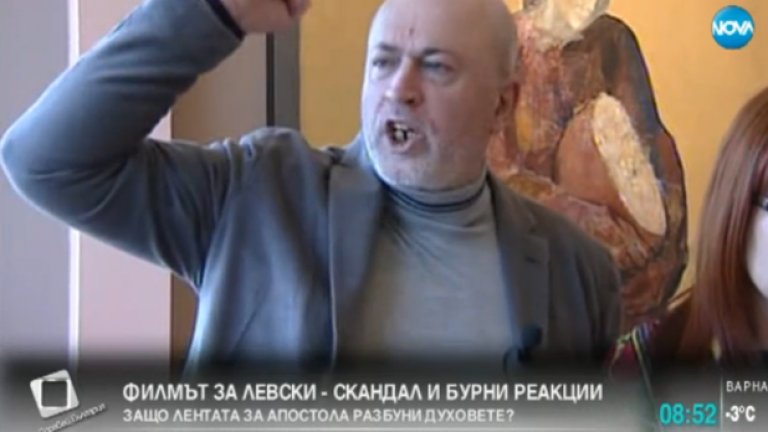 С гръмовен тембър и драматичен синкоп, по-адекватен на тържествена заря-проверка отколкото на телевизионно матине от фоайето на хотел "Ростов", Максим Генчев отдава чест на "най-великият и свят българин на България".