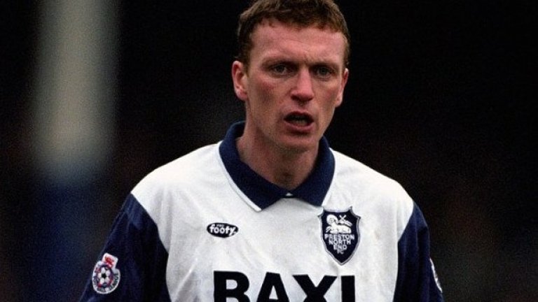 Дейвид Мойс (Уест Хем)
Бивш централен бранител, който близо 20 години се състезава по британските стадиони. Започва в Селтик като професионалист в началото на 80-те, след което поема на юг към Англия. Кеймбридж, Бристъл Сити и Шрьосбъри са трите му отбора, преди да се завърне в родината, за да облече екипа на Дънфърмлин. Приключва кариерата си в Англия, където в периода 1993–1999 играе за Престън НЕ, където за кратко се засича с Дейвид Бекъм. 