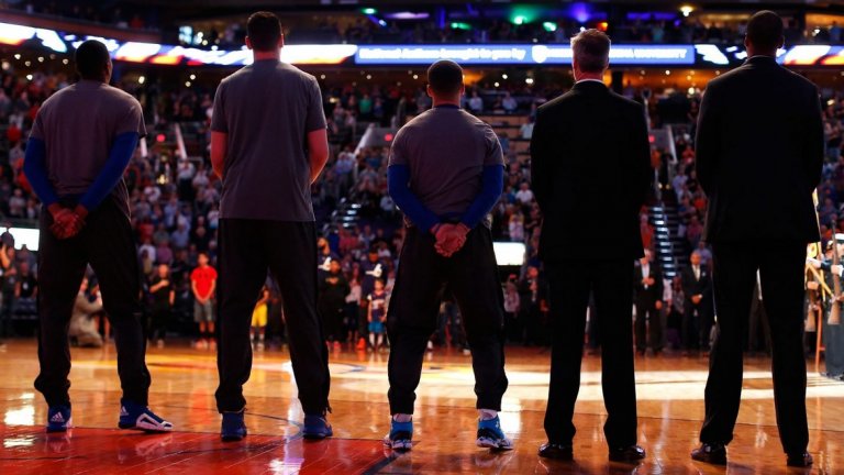 Къри неведнъж е вдигал трибуните на крака, създавайки неповторим шум в залата. Сега обаче иска точно обратното - тишина, за да бъде чут.