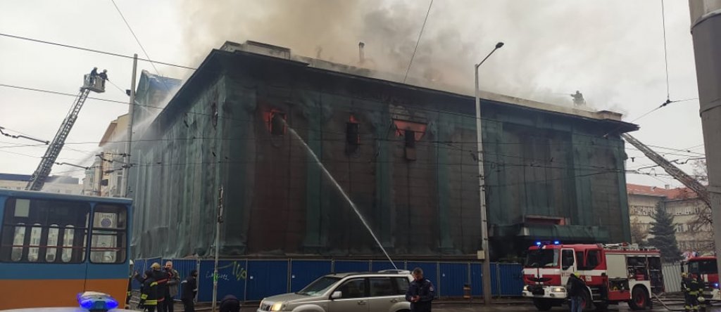 Пожар избухна в сградата на "Син Сити" в София