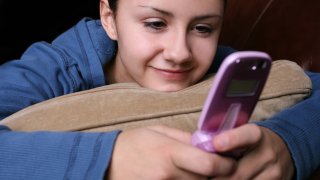 "Не искам да съм от онези хора, които постоянно зяпат в смартфона си", казват те