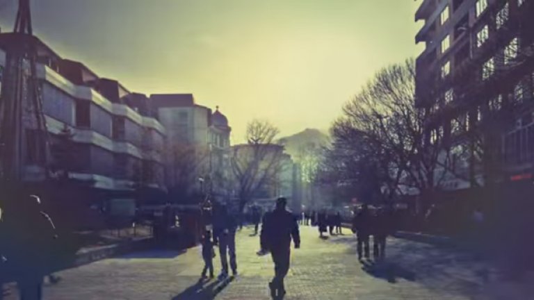 Таймлапс видео показва как се променя градът