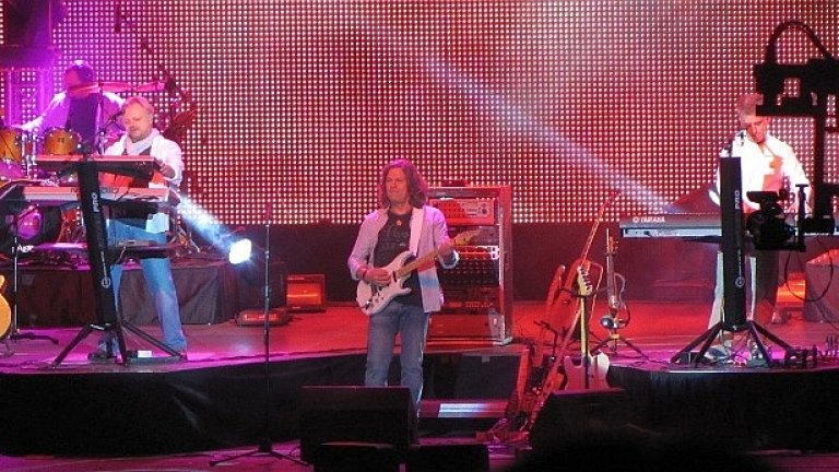 Финалът на концерта на ФСБ неочаквано се превърна в антиправителствен акт