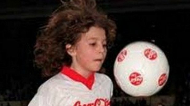 Сони Пайк

През 1996 г., на 14 г., Пайк беше най-хваленият в Англия и участваше в реклами на Coca-Cola и McDonald's. Той беше част от академията на Аякс от 7-годишен и краката му бяха застраховани за 1 млн. паунда. За съжаление, прекаленият шум около него доведе футболиста до психологически срив и той се отказа от футбола едва на 17 години. В момента работи като таксиметров шофьор.   