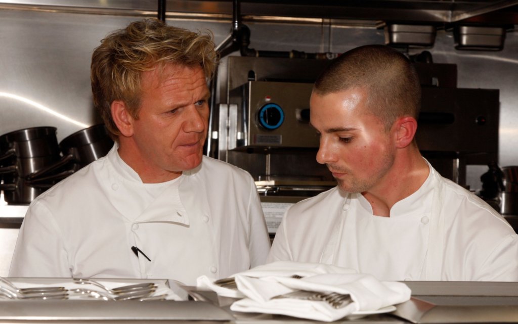 "В това има достатъчно чесън, че да убие всеки вампир в Европа."
За много хора, които обичат чесън, принципът може да бъде като при тези, които прекаляват със солта - колкото повече, толкова по-добре. Рамзи обаче не е на това мнение, когато става въпрос за добре сготвени ястия. Особено когато оценява ястието на готвач, който сякаш се е изявил като дясна ръка на Блейд.