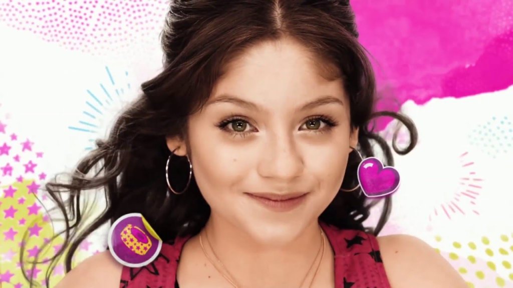 10. \"Soy Luna\" (Луна) - аржентинският сериал, сниман със сътрудничеството на Дисни Ченъл Европа, е едно от най-търсените телевизионни заглавия на годината. В главната роля е мексиканската актриса Карол Севиля, която играе Луна.