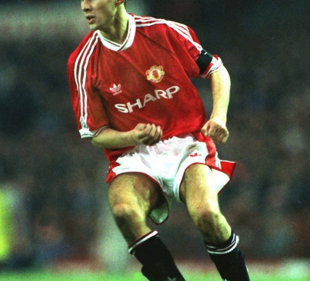 Райън Гигс (Манчестър Юнайтед), 18 г., 2 март 1991 г., срещу Евертън във Висшата лига, влизайки на мястото на Денис Ъруин.