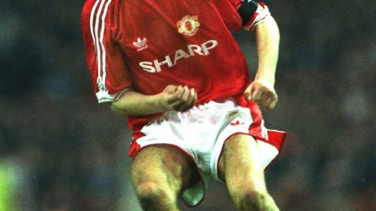 Райън Гигс (Манчестър Юнайтед), 18 г., 2 март 1991 г., срещу Евертън във Висшата лига, влизайки на мястото на Денис Ъруин.