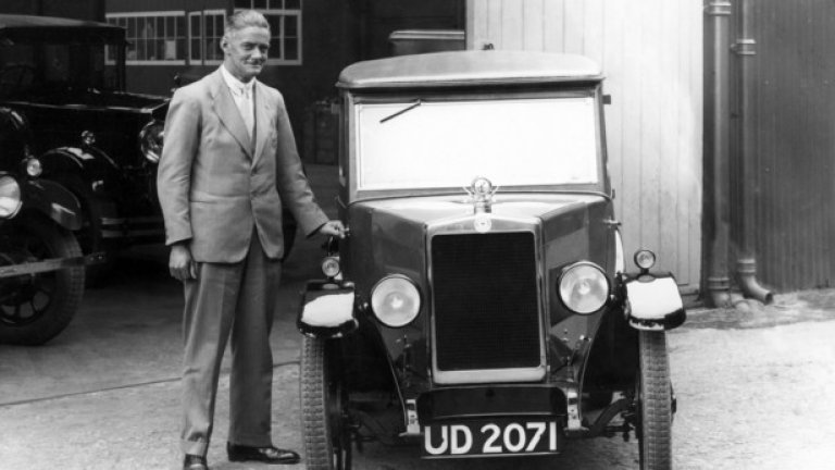 Уилям Морис
Морис, който по-късно става лорд Нъфийлд, е един от най-великите индустриалци на своето време. Той основава Morris Motors, после добавя още две марки – Riley и Wolseley и заедно с Austin създава British Motor Corporation, предшественикът на British Leyland. Но през 1954 Морис е изритан от поста директор British Leyland, а на мястото му идва босът на Austin лорд Лионард. 