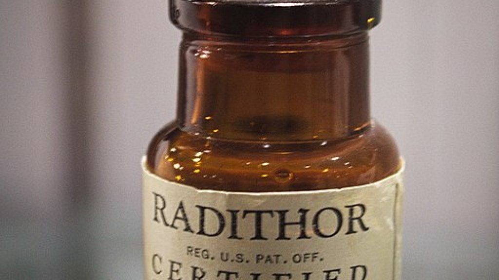 511px-Radithor_bottle_(25799475341)