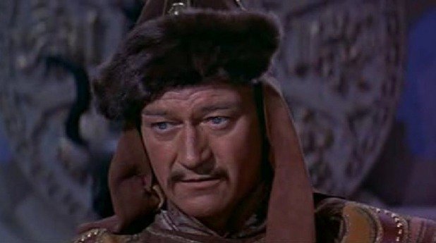 Джон Уейн в „Завоевателят” (1956)

Един от най-популярните случаи в историята на киното за абсурден избор за роля. Легендарният Джон Уейн, емблема на уестърн жанра, изиграва монголския завоевател Чингис хан и това се превръща в един от големите провали в кариерата му. Сценарият е написан с идеята Марлон Брандо да влезе в ролята, но Уейн сам си избира да играе Чингис хан и впоследствие съжалява горчиво. Веднъж той казва, че поуката от филма е „да не ставаш за смях, опитвайки се да играеш роли, за които не си подходящ”. 
