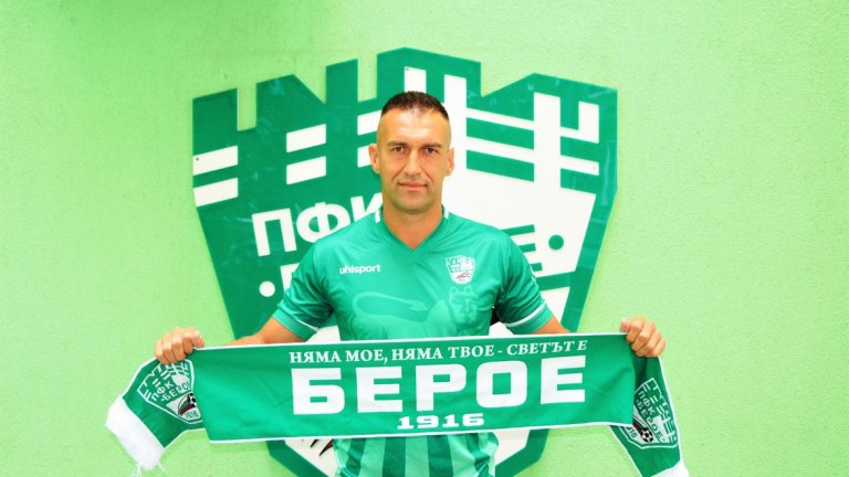 В петък Камбуров вкара два гола на Левски.