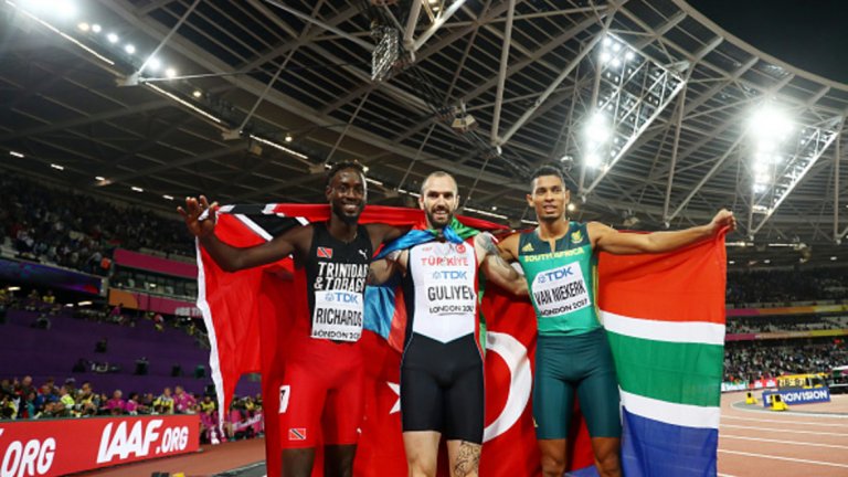 Челната тройка в спринта на 200 метра едва ли някога преди е изглеждала по подобен начин - първи е Гулиев от Турция с време 20,09 сек., а втори и трети се наредиха южноафриканецът Ван Нийкерк и състезателят на Тринидат и Тобаго Джерийм Ричардс (и двамата с време 20,11).