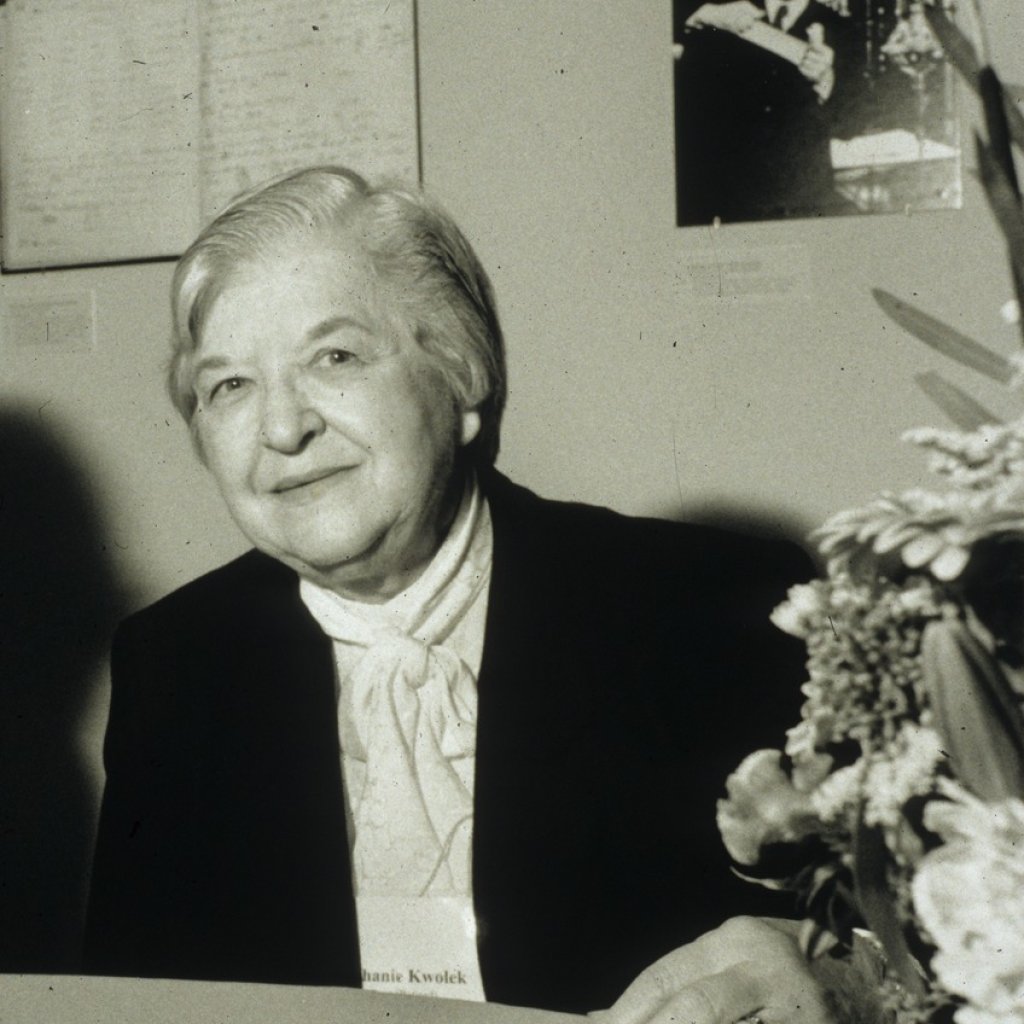 Stephanie_Kwolek_at_Spinning_Elements_by_Harry_Kalish.TIF