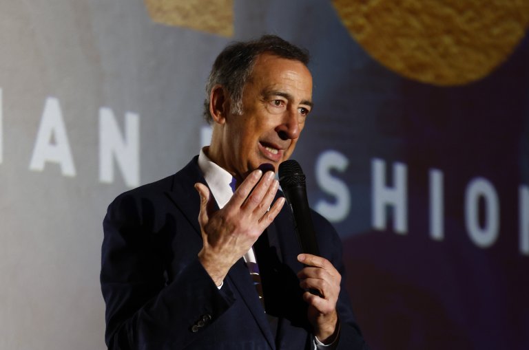 Кметът на Милано Джузепе Сала е загрижен за здравето и сигурността на местните, които всяка година изпращат хиляди жалби срещу шумните туристи, пречещи им да спят.