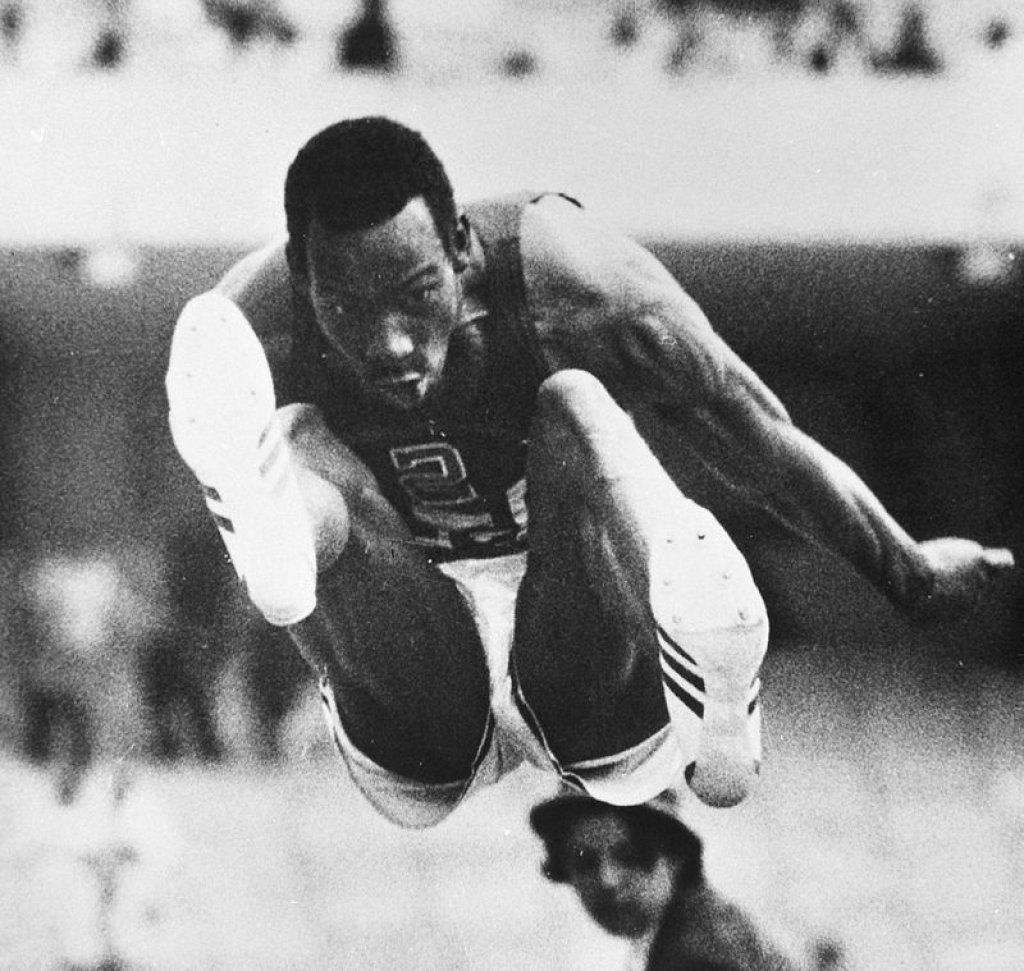 800px-Bob_Beamon_1968