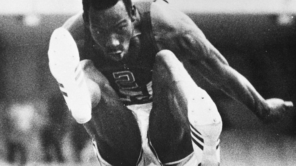 800px-Bob_Beamon_1968