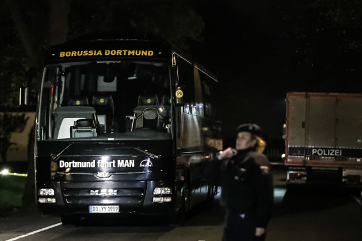 Три експлозии по пътя на автобуса с играчите от Борусия Дортмунд
