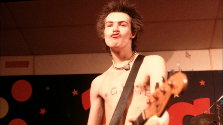 Сид Вишъс, Sex Pistols Басистът, китарист и вокалист на номер едно пънк група на всички времена Sex Pistols се оказва основният заподозрян през 1978-ма за убийството на своята приятелка и мениджър Нанси Спунген