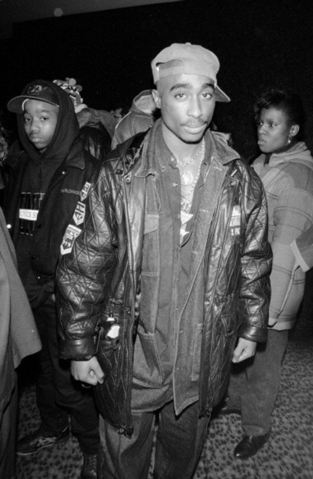  Tupac - All Eyez On Me 

Друг марокански затворник също разказва за методите на измъчване в затворите там. Той описва завързване с белезници и оборудване със слушалки, от които звучат едни и същи песни, пуснати да се повтарят. 

Една от най-честите от тях била на Tupac – All Eyez On Me, която звучала с дни наред в ушите му, независимо дали е време за молитва, време за сън или за хранене.