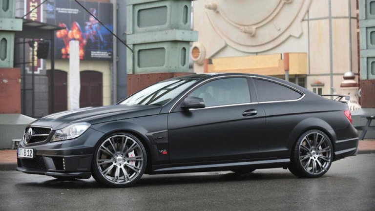 Предишното поколение на купето на C-класата демонстрира нов подход – през 2012 в Brabus се отказаха да увеличават обема на мотора, а направо смениха двигателя. V12 с обем 6,3 литра и две турбини. Резултатът? 800 конски сили и 1420 Nm.