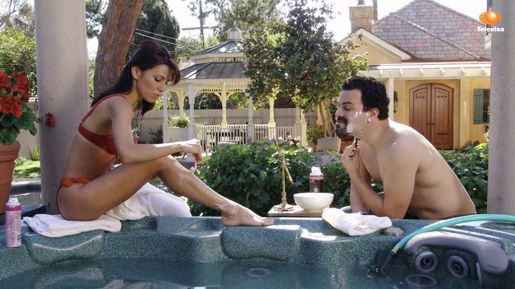 Моментът, когато семейство Солис нямаше канализация и трябваше да използват джакузито си за баня. А Габи намери химическа тоалетна, в която Карлос накрая не пожела да я пусне. Любим наш момент.