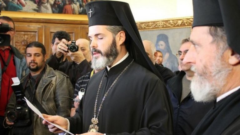 Митрополит Антоний излезе в защита на министъра на културата