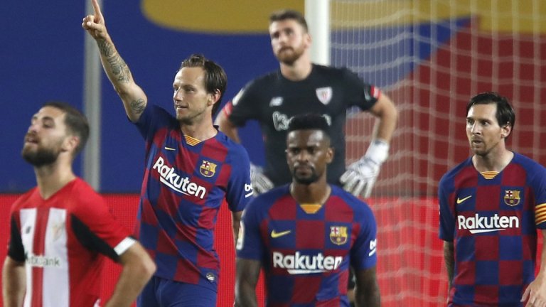 Барса измъкна труден мач и отново чака отговора на Реал