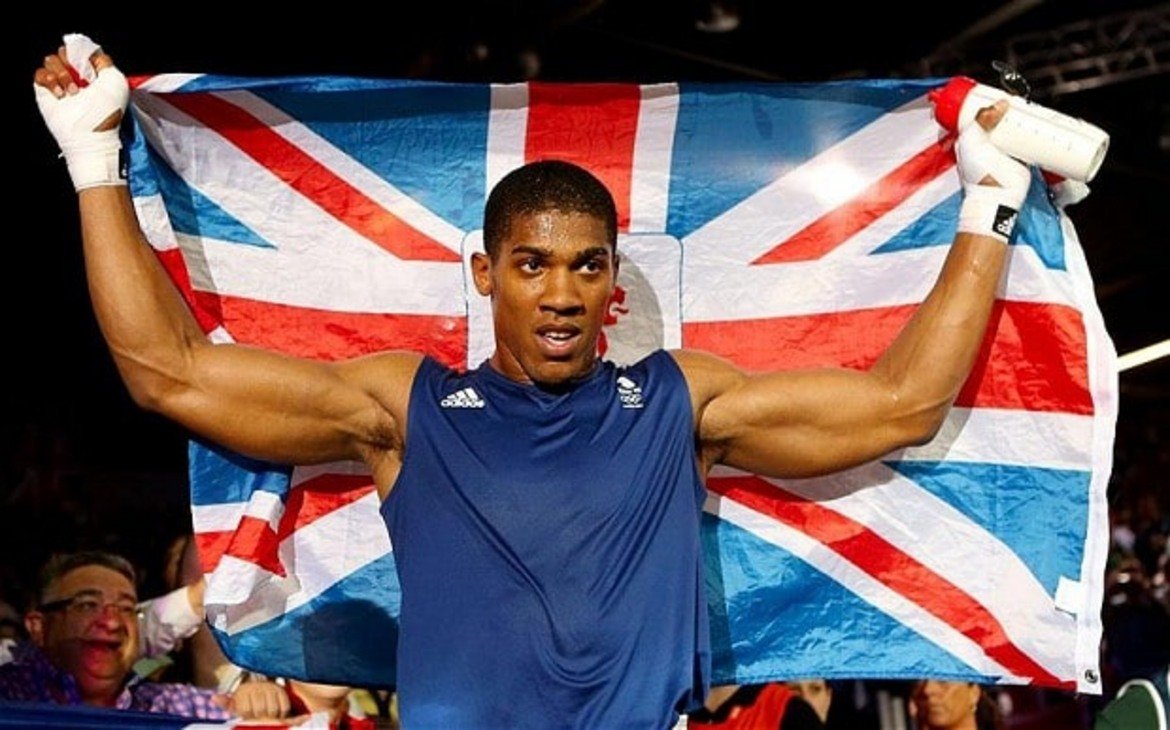 На 23-години британецът стана олимпийски шампион, а пет по-късно вече има 20 професионални срещи и също толкова победи.