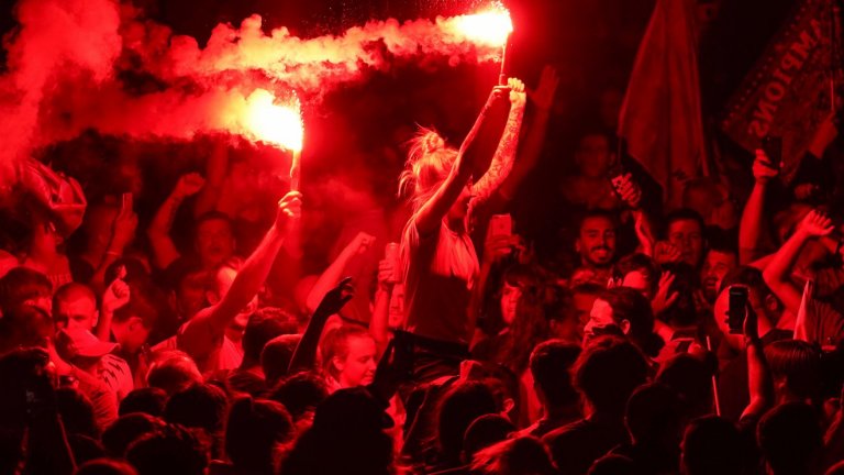 "Не ни пука за билетите, ще спим през лятото!": Огромният хаос около Сити - Ливърпул