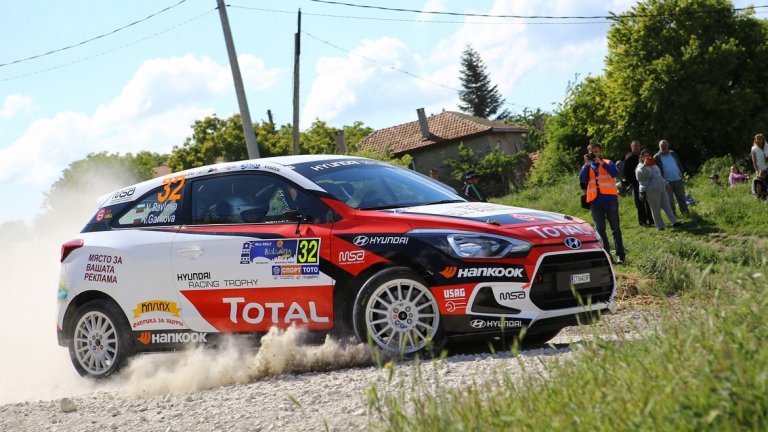 "Едно от нещата, които ме мотивираха е точно това, че жените в този спорт са много малко и трябва да покажем, че и за нас има място и ние можем."