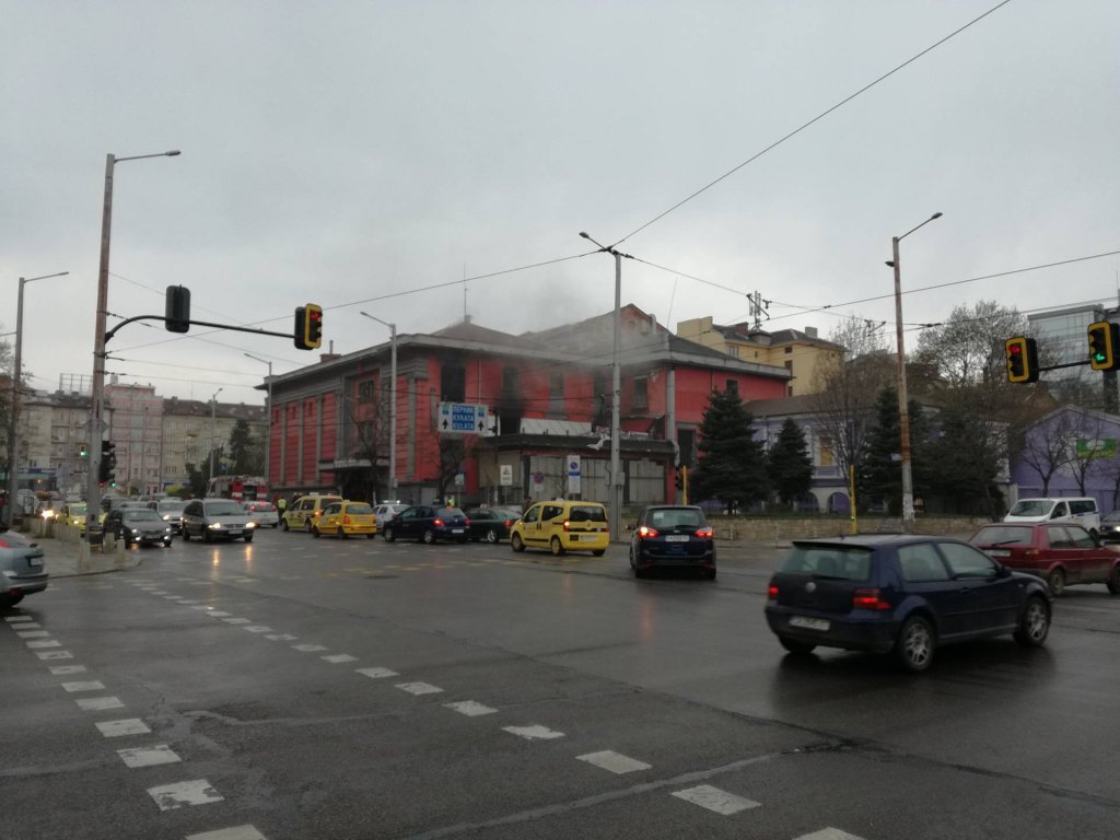 Гори покривът на Син Сити