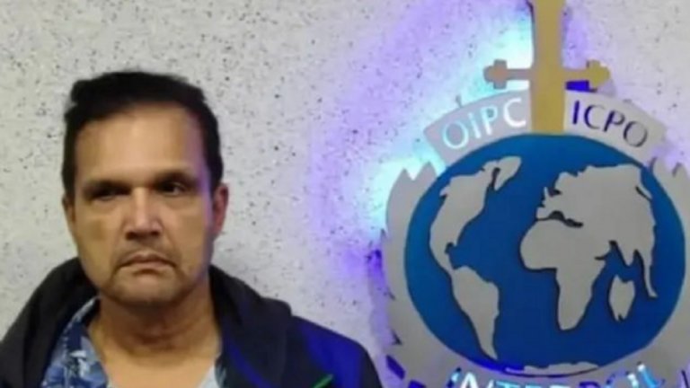 Бизнесменът призна преди години, че давал подкупи на офицери