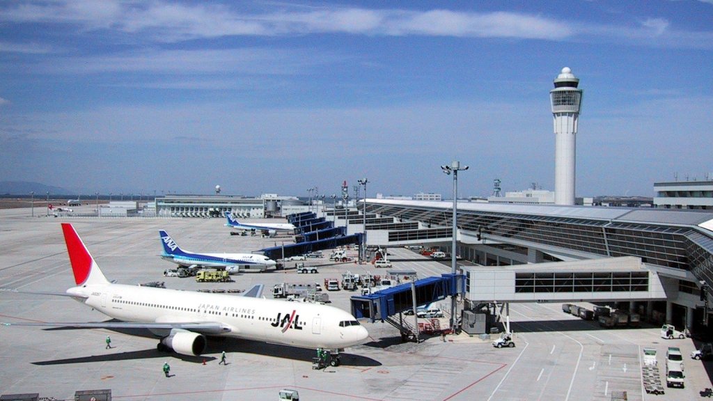 Nagoya_Airport_view_from_promenade