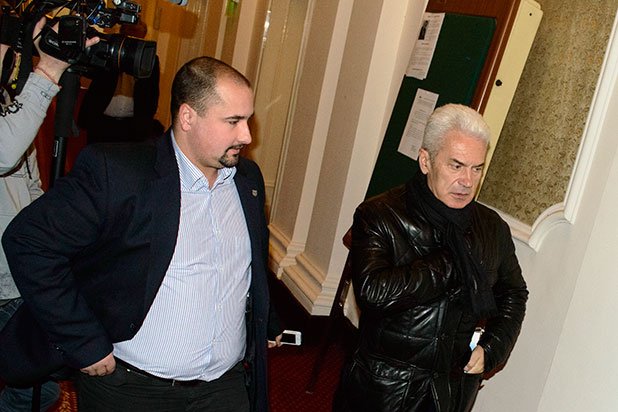 Волен Сидеров си тръгва от сградата на парламента